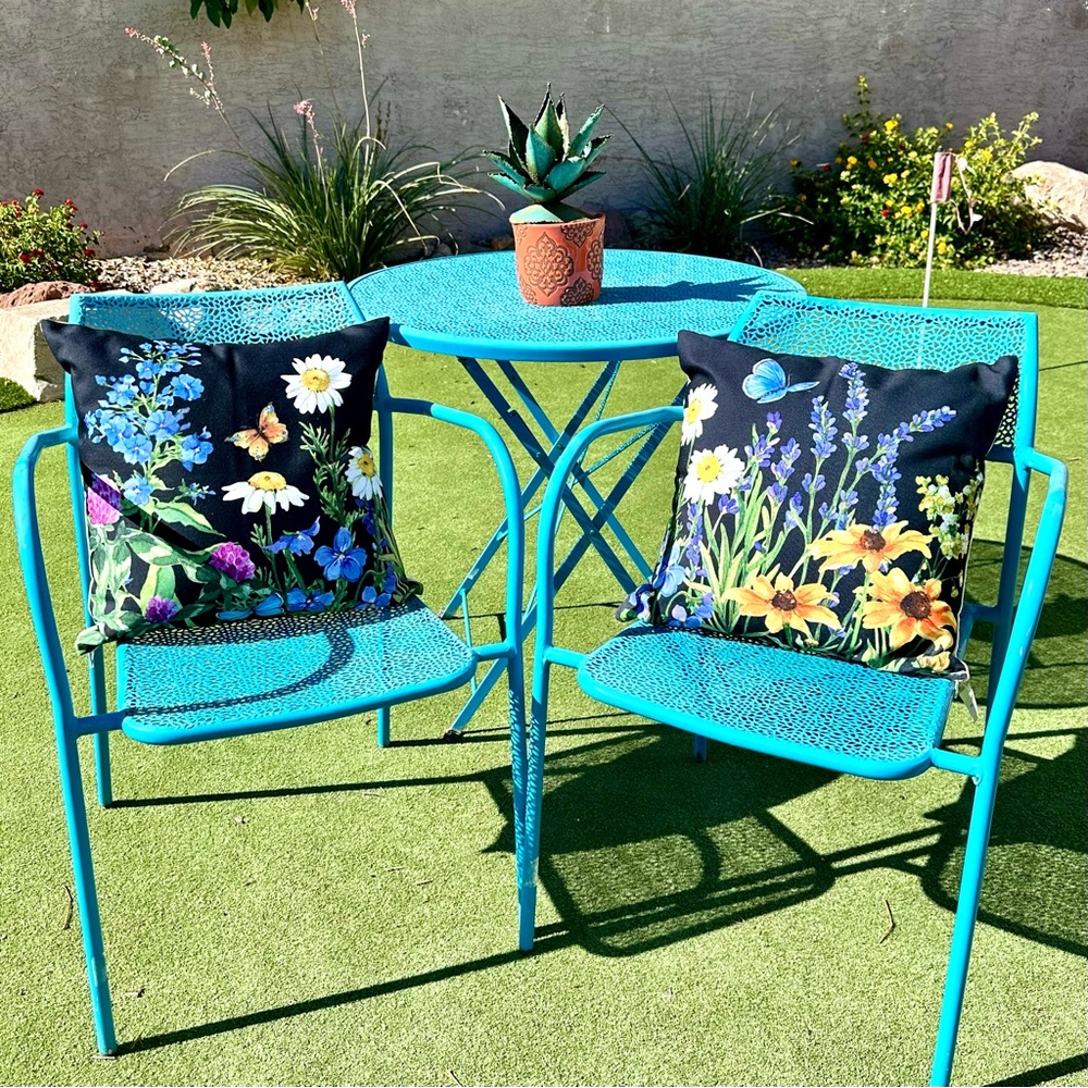NWT Indoor/Outdoor Throw Pillows Sally Eckman Roberts Art‎ Butterfly Flowers 18” - Picture 4 of 10